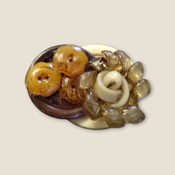 Vintage Floral Beaded Brooch With Amber & Cream Tones Resin & Plastic Materials - Picture 1 of 4